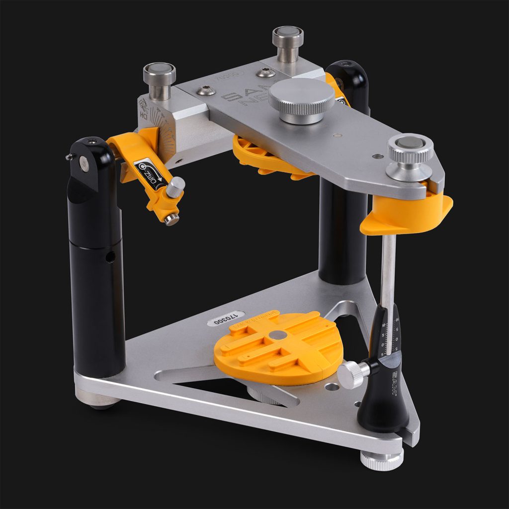 ART 650 S - 01 - Black BG - WEB